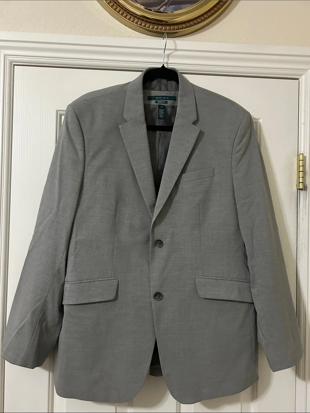 Perry Ellis Modern Fit Two-Button Light Gray Men's Sport Coat Size 42 Short.